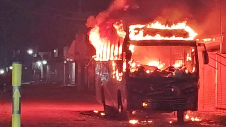 ময়মনসিংহে বাসে অগ্নিসংযোগ, ঘুমন্ত বাসচালক পুড়ে মারা গেলেন